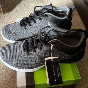 Vionic Adley sneaker. Black charcoal color. Size 8.5